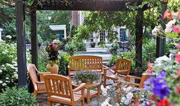 Home & Garden: Welcome to the Cabana